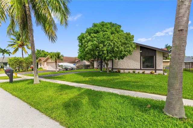 8211 SW 13th Court, North Lauderdale, FL 33068