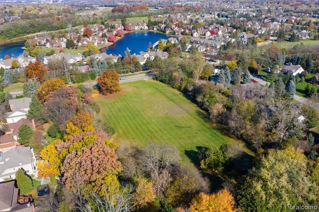 700 E Square Lake Road, Bloomfield Hills, MI 48304