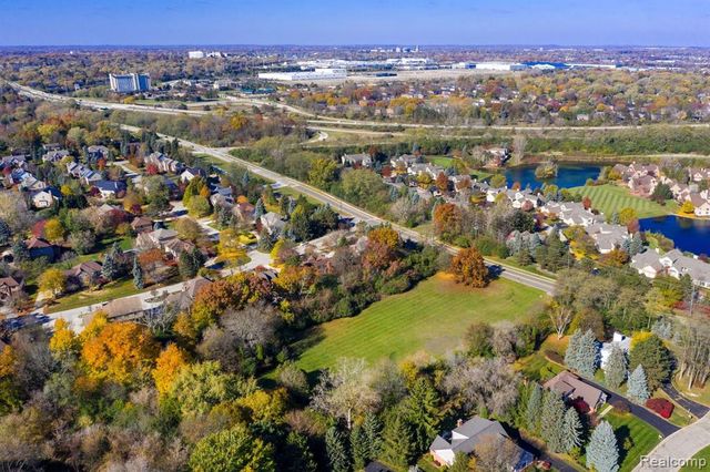 700 E Square Lake Road, Bloomfield Hills, MI 48304
