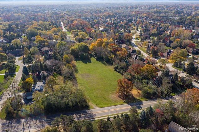 700 E Square Lake Road, Bloomfield Hills, MI 48304