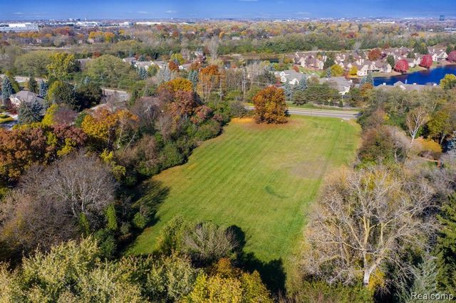700 E Square Lake Road, Bloomfield Hills, MI 48304