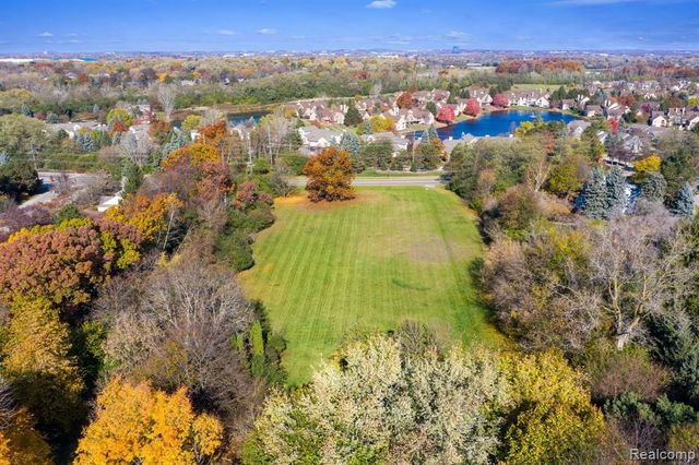 700 E Square Lake Road, Bloomfield Hills, MI 48304