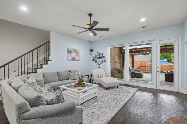 424 Water Bridge Drive, Lewisville, TX 75056