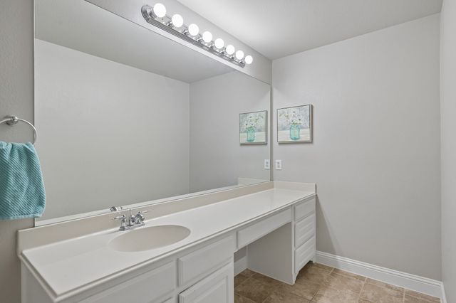 424 Water Bridge Drive, Lewisville, TX 75056
