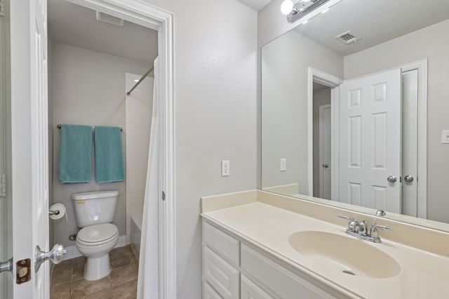 424 Water Bridge Drive, Lewisville, TX 75056