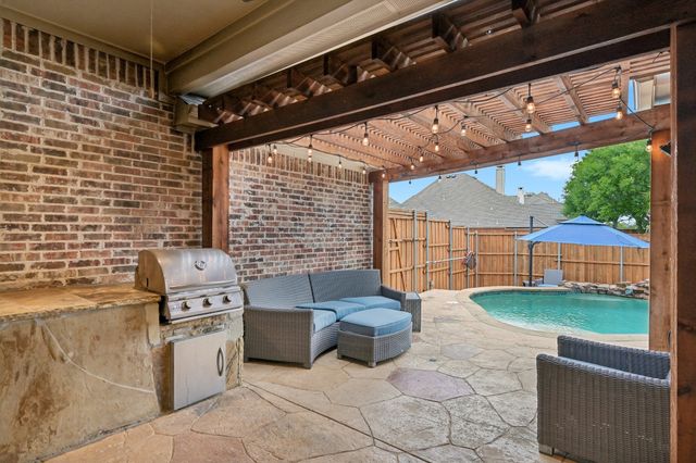 424 Water Bridge Drive, Lewisville, TX 75056