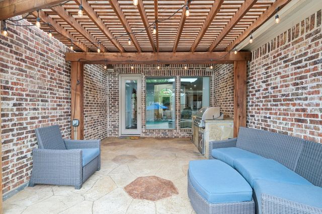 424 Water Bridge Drive, Lewisville, TX 75056