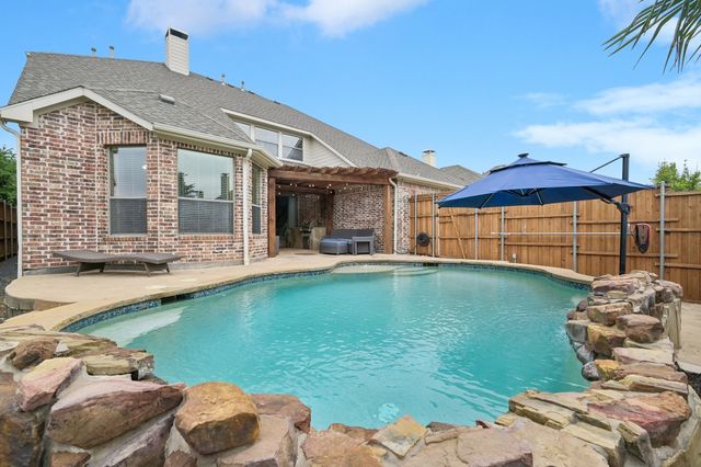424 Water Bridge Drive, Lewisville, TX 75056
