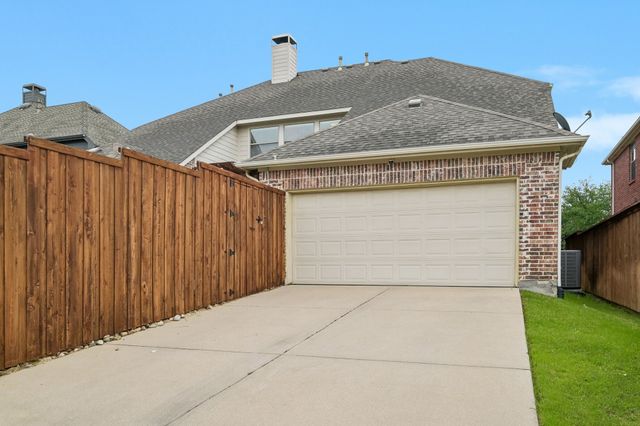 424 Water Bridge Drive, Lewisville, TX 75056