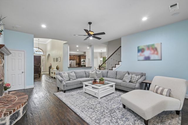 424 Water Bridge Drive, Lewisville, TX 75056