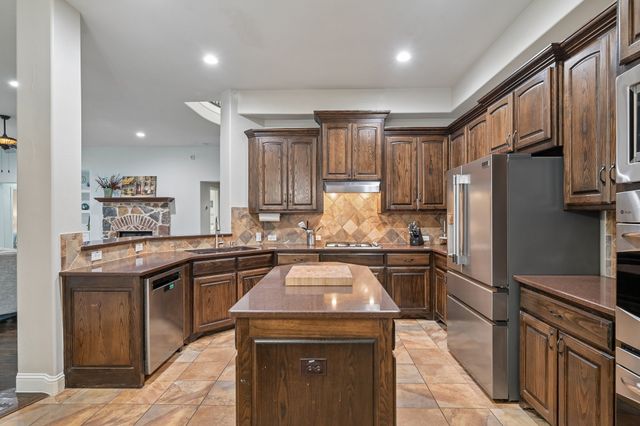 424 Water Bridge Drive, Lewisville, TX 75056