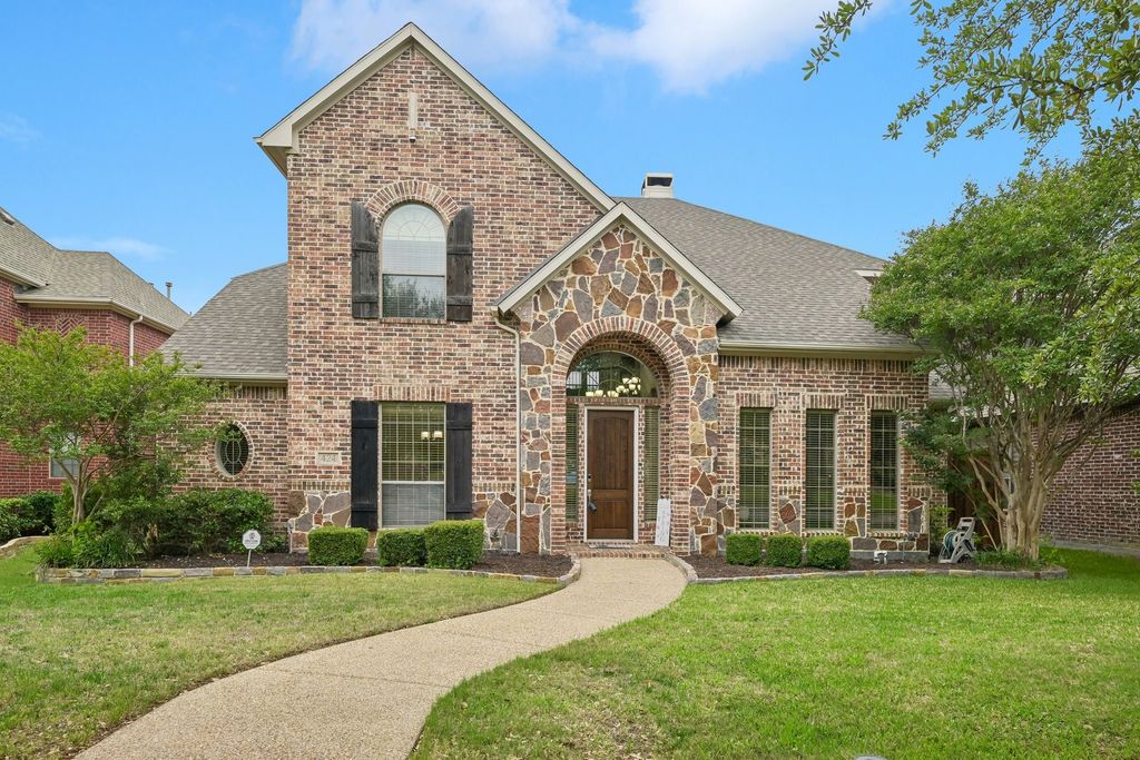 424 Water Bridge Drive, Lewisville, TX 75056