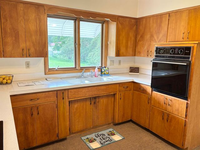 2620 Crestline Avenue, Waterloo, IA 50702
