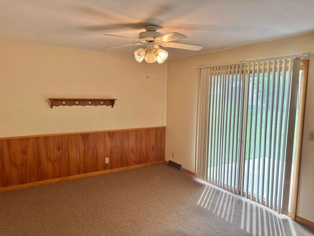 2620 Crestline Avenue, Waterloo, IA 50702