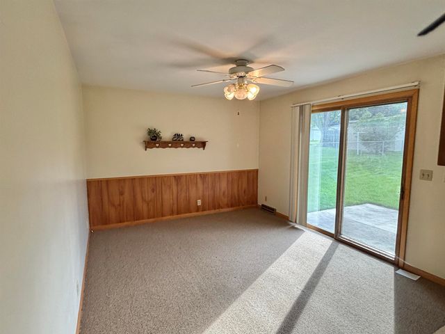 2620 Crestline Avenue, Waterloo, IA 50702
