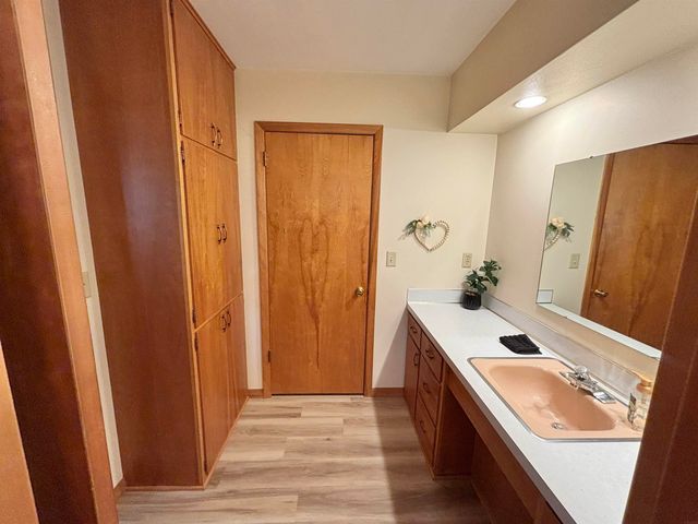 2620 Crestline Avenue, Waterloo, IA 50702