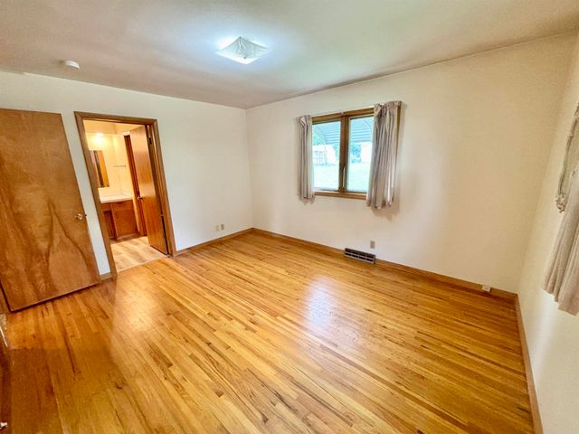 2620 Crestline Avenue, Waterloo, IA 50702