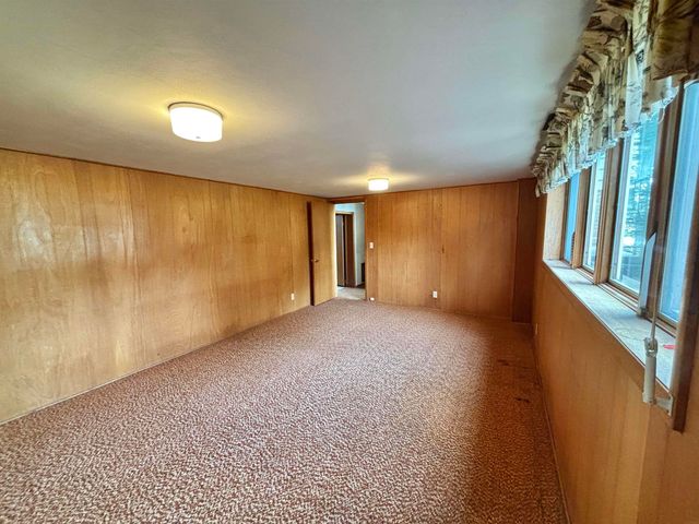 2620 Crestline Avenue, Waterloo, IA 50702