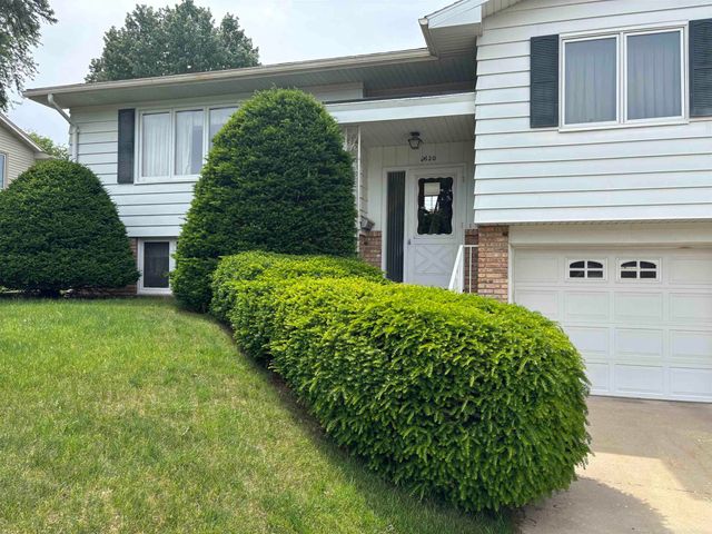 2620 Crestline Avenue, Waterloo, IA 50702