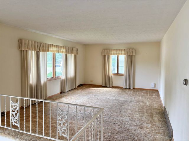 2620 Crestline Avenue, Waterloo, IA 50702