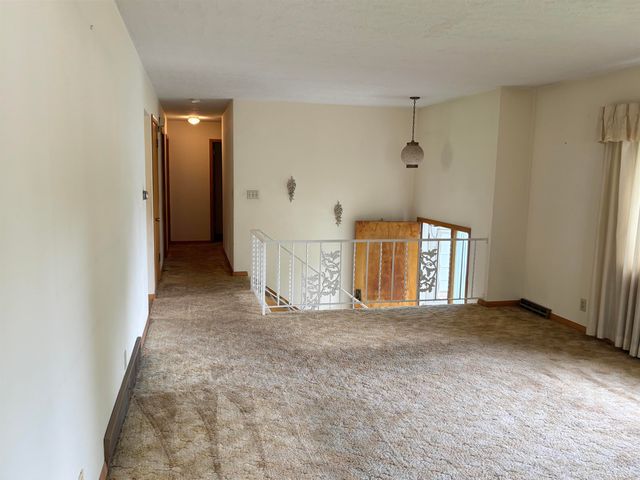 2620 Crestline Avenue, Waterloo, IA 50702