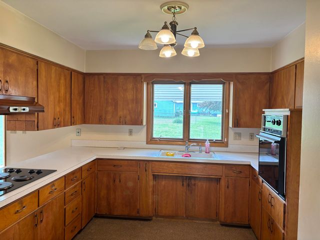 2620 Crestline Avenue, Waterloo, IA 50702