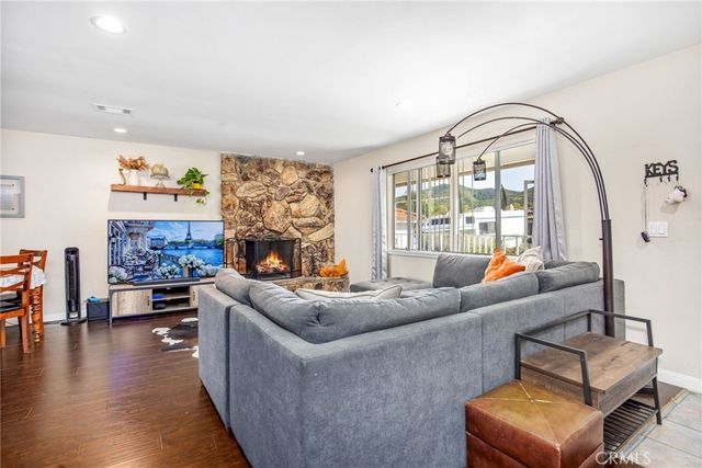 24048 Cruise Circle, Canyon Lake, CA 92587