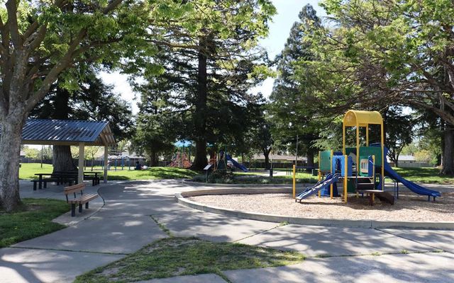 7609 Circle Pkwy, Sacramento, CA 95823