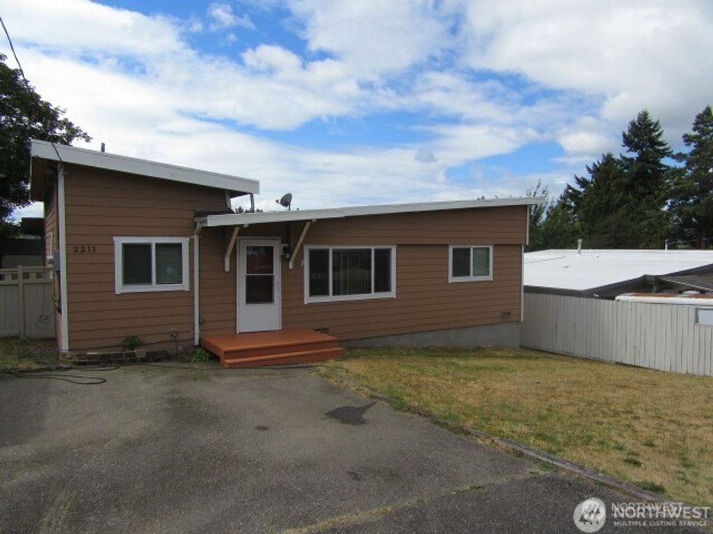 2211 NE 7th Street, Renton, WA 98056