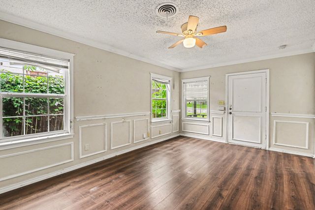 5025 N Langley Road, River Oaks, TX 76114