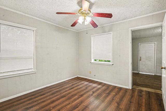 5025 N Langley Road, River Oaks, TX 76114