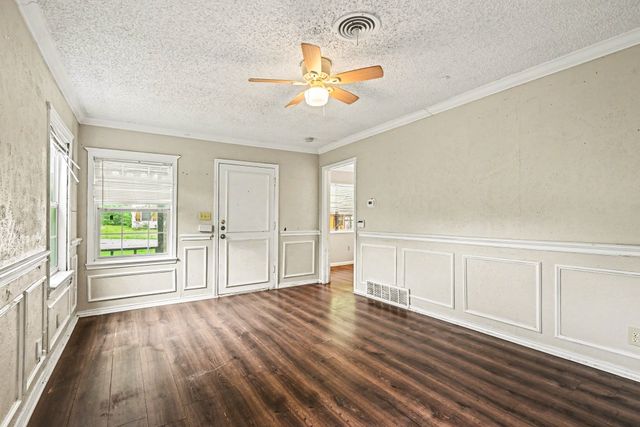 5025 N Langley Road, River Oaks, TX 76114