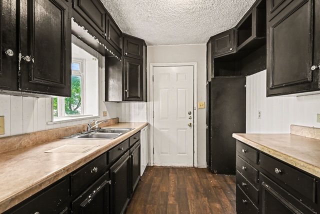 5025 N Langley Road, River Oaks, TX 76114
