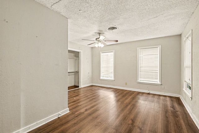5025 N Langley Road, River Oaks, TX 76114