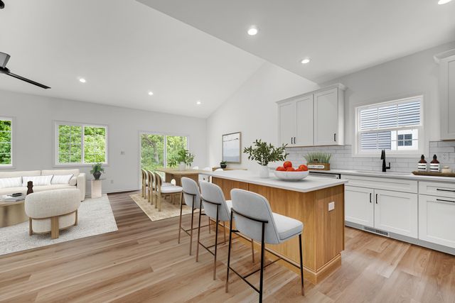 810 Ashwood Lane, Chesterton, IN 46304