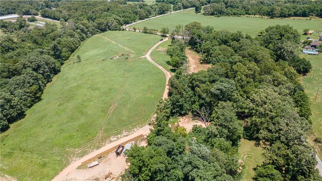 E McNelly Road, Bentonville, AR 72712