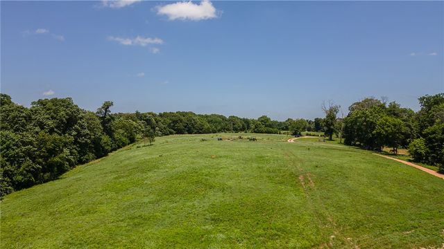 E McNelly Road, Bentonville, AR 72712