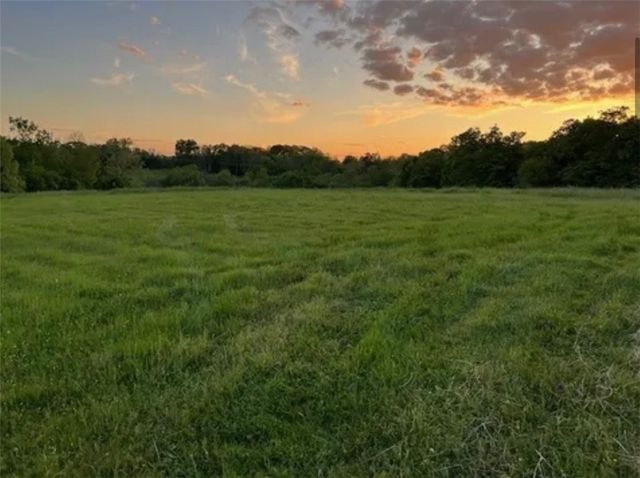 E McNelly Road, Bentonville, AR 72712