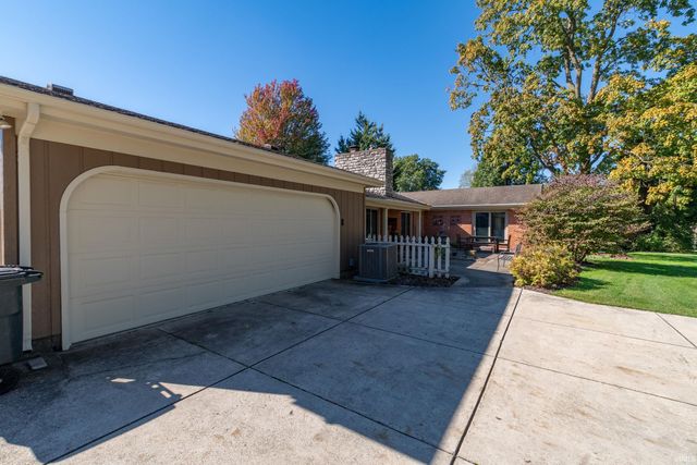 1617 Inwood Road, South Bend, IN 46614