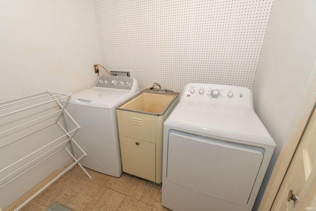 1617 Inwood Road, South Bend, IN 46614