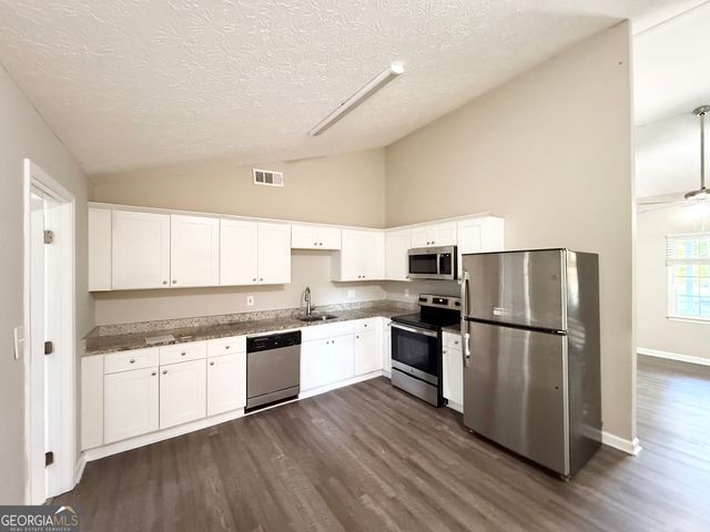 4822 NAVAJO Trail SE, Conyers, GA 30094