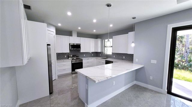 532 41st AVE NE, Naples, FL 34120