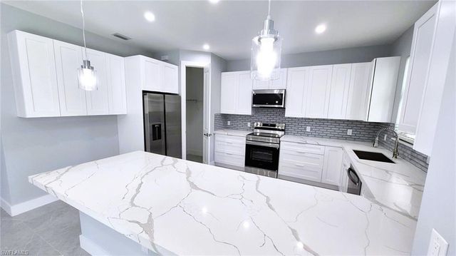 532 41st AVE NE, Naples, FL 34120