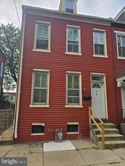 512 W WALNUT ST, Lancaster, PA 17603