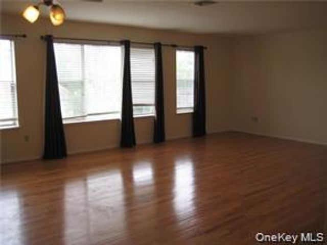 118 Deer Ct Drive bldg 5, Middletown, NY 10940