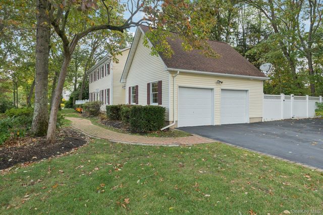 17 Sunwood Drive, Miller Place, NY 11764