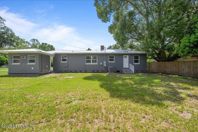 102 FERNWOOD Street, Palatka, FL 32177
