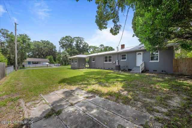 102 FERNWOOD Street, Palatka, FL 32177
