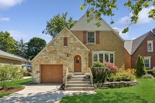 564 Selborne Road, Riverside, IL 60546