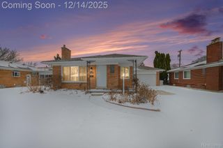 17409 Collinson Avenue, Eastpointe, MI 48021